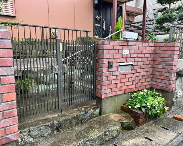 DE7AED2C-E786-4116-A226-58A4EA517E93 神戸市北区 門柱リフォーム 作業後