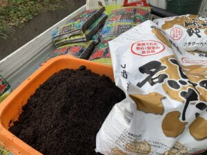 西宮市 馬糞堆肥 花壇 効果